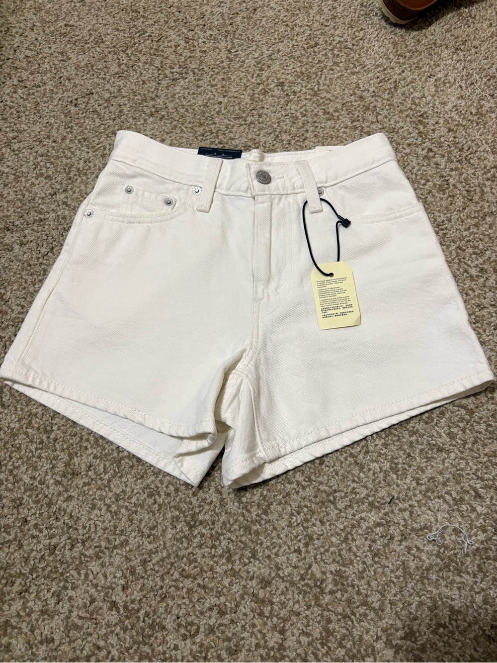 NWT Women’s White Levi’s Denim Shorts